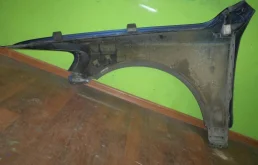 Крыло правое для Volkswagen Touareg 2002 года на фотографиях