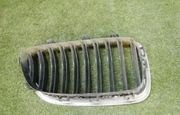 Решетка вентиляционная левая для BMW 5er 2015 года на фотографиях