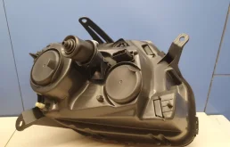 Фара ксенон левая для Renault Duster 2014 года на фотографиях