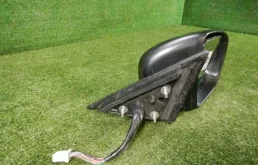 Стекла и зеркала для Nissan X-Trail 2021 года на фотографиях