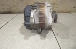 Генератор для Hyundai Tucson 2005 года на фотографиях