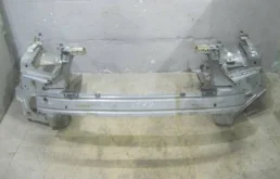 Усилитель переднего бампера для Opel Astra 2015 года на фотографиях