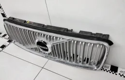 Решетка переднего бампера для Volvo XC90 2017 года на фотографиях