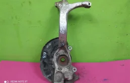 Кулак поворотный левый для Audi A4 2006 года на фотографиях