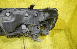 Фара правая для Toyota Land Cruiser 2021 года на фотографиях