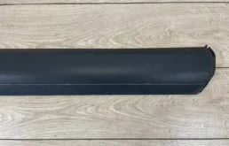 Молдинг двери передний правый для Volkswagen Touareg 2006 года на фотографиях