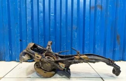 Кулак поворотный левый для Volkswagen Touareg 2010 года на фотографиях