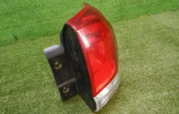 Фонарь правый для Toyota Land Cruiser 2008 года на фотографиях