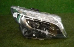 Фара правая для Mercedes-Benz Vito 2016 года на фотографиях