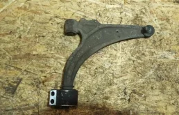 Рычаг передний правый нижний для Opel Astra 2014 года на фотографиях