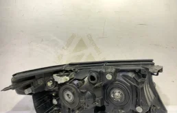 Фара левая для Toyota Land Cruiser 2011 года на фотографиях