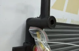 Радиатор охлаждения ДВС для Hyundai Tucson 2005 года на фотографиях