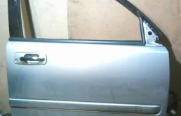 Дверь передняя правая для Nissan X-Trail 2001 года на фотографиях
