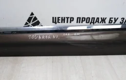 Накладка двери багажника для Volkswagen Touareg 2010 года на фотографиях