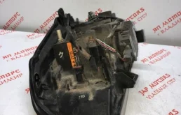 Фара ксенон левая для Nissan X-Trail 2004 года на фотографиях