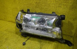 Фара правая для Toyota Land Cruiser 2021 года на фотографиях