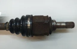 Привод задний левый для Toyota RAV4 2001 года на фотографиях