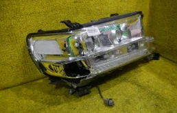 Фара правая для Toyota Land Cruiser 2021 года на фотографиях