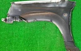 Крыло правое для Nissan X-Trail 2001 года на фотографиях