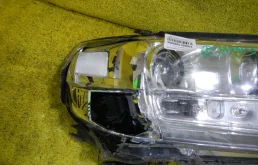 Фара правая для Toyota Land Cruiser 2021 года на фотографиях