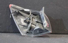 Фонарь внешний правый для Nissan Qashqai 2006 года на фотографиях