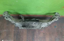 Подрамник двигателя для Volkswagen Passat 2014 года на фотографиях