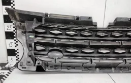 Решетка радиатора для Land Rover Discovery 2014 года на фотографиях