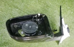 Стекла и зеркала для BMW 5er 2022 года на фотографиях