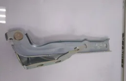 Петля капота правая для Volkswagen Tiguan 2010 года на фотографиях