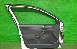 Двери для Volkswagen Jetta 1998 года на фотографиях
