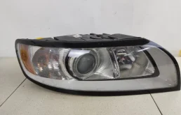 Фара правая для Volvo S40 2012 года на фотографиях