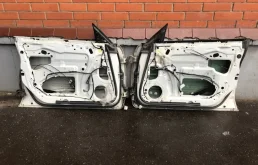 Двери для Subaru Forester 2004 года на фотографиях