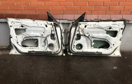 Двери для Subaru Forester 2004 года на фотографиях