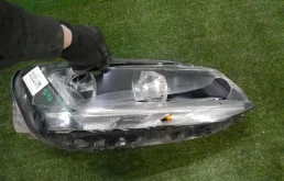 Фара правая для Volkswagen Jetta 2015 года на фотографиях