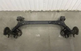 Задняя балка для Skoda Octavia 2003 года на фотографиях