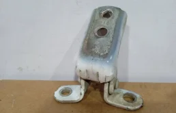 Петля двери передней левой нижняя для Toyota RAV4 2019 года на фотографиях