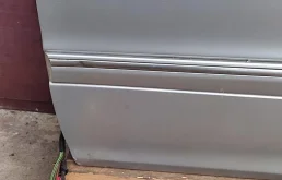 Стекла и зеркала для Mercedes-Benz C class 2004 года на фотографиях