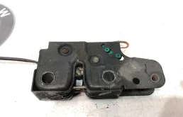 Замок капота для Skoda Octavia 2006 года на фотографиях