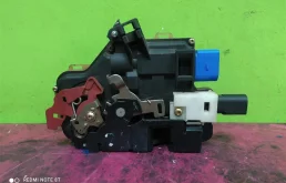 Замок передней левой двери для Volkswagen Touareg 2005 года на фотографиях