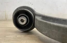 Рычаг передний правый нижний для Audi A6 на фотографиях