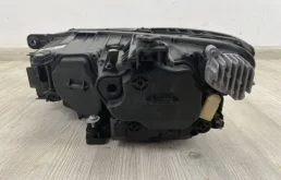 Фара ксенон левая для Volkswagen Passat 2015 года на фотографиях