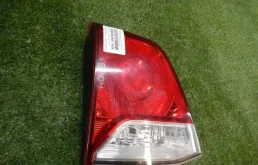 Фонарь внутренний левый для Toyota Land Cruiser 2008 года на фотографиях