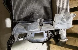 Панель радиатора (телевизор) для Audi A4 2009 года на фотографиях