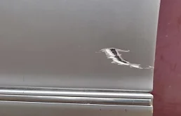 Стекла и зеркала для Mercedes-Benz C class 2004 года на фотографиях