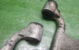 Рычаг передний правый верхний для Mercedes-Benz M class 2005 года на фотографиях