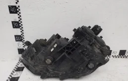 Фара ксенон левая для Volkswagen Passat 2015 года на фотографиях