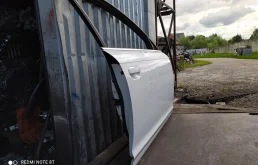 Дверь передняя правая для Audi A6 2009 года на фотографиях