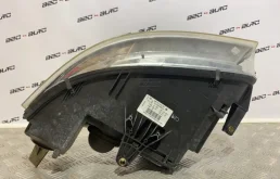 Фары для Volkswagen Passat 2002 года на фотографиях