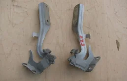 Крепление петли капота для Nissan Juke на фотографиях