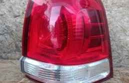 Фонарь правый для Toyota Land Cruiser 2008 года на фотографиях